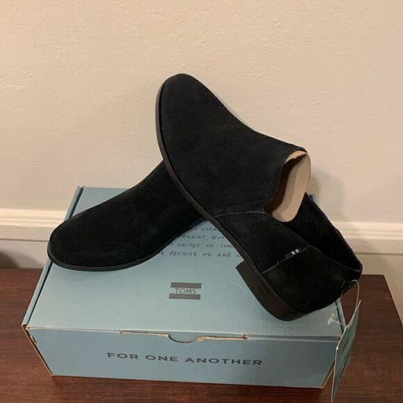 Toms shayne low  suede leather  lightweight bootie in black size 10 new - Picture 1 of 11